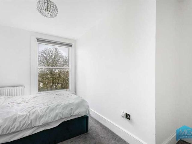 Flat for sale in Muswell Hill, Greater London