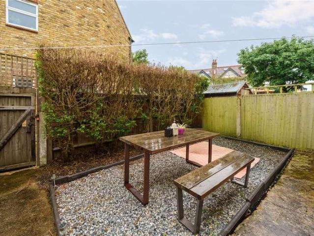 Flat for sale in London Borough of Ealing, Greater London