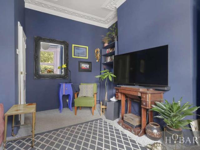Flat for sale in Hornsey, Greater London