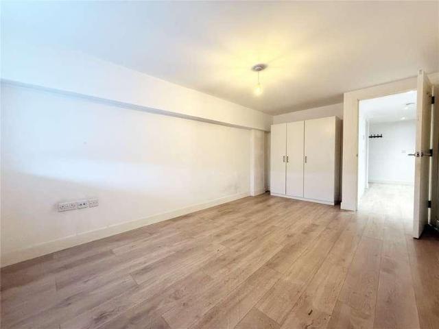 Flat for sale in Key Street, Suffolk