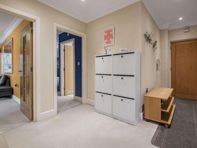 Flat for sale in Henley-on-Thames, Berrick Salome