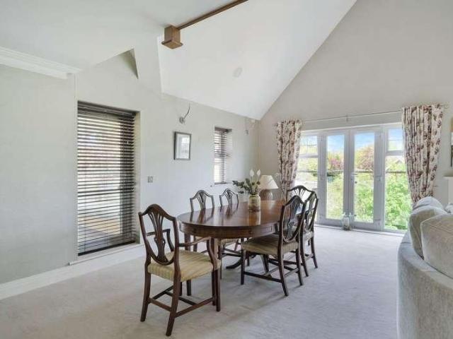 Flat for sale in Red Hill, Surrey