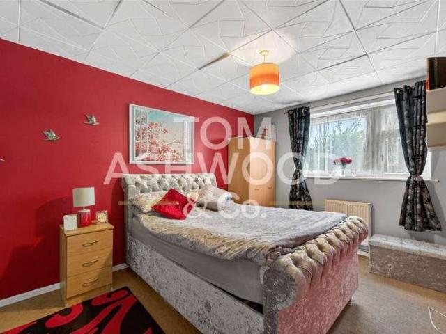 Flat for sale in Gascoigne Estate, Greater London