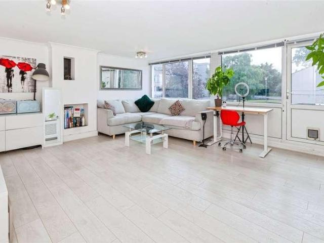 Flat for sale in Clewer Village, Windsor