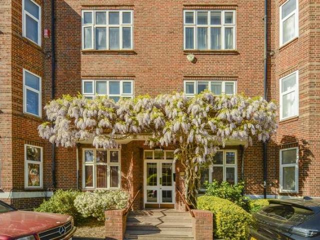 Flat for sale in Putney, Greater London