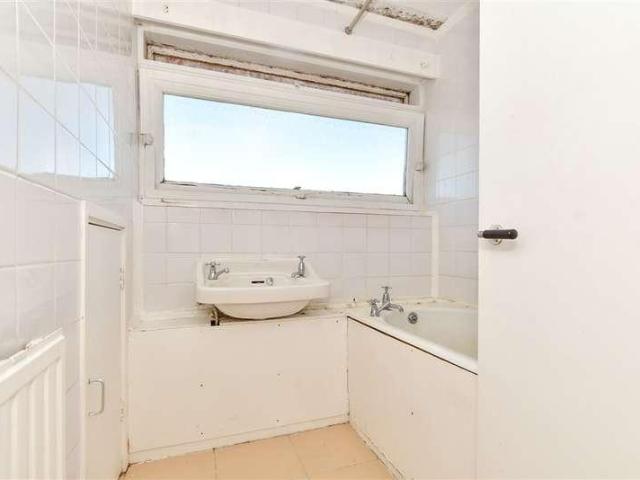 Flat for sale in Lee Chapel, Basildon
