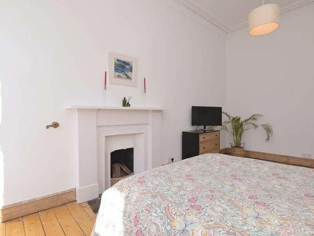 Flat for sale in Hillside, Leith