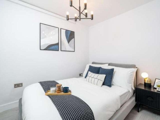 Flat for sale in Stockwell, Greater London
