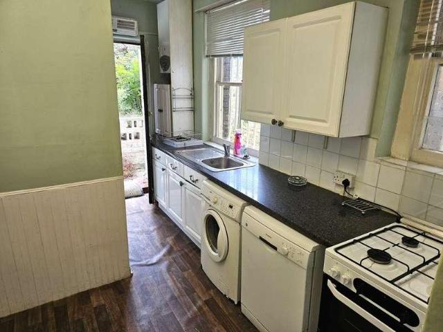 Flat for sale in West Kensington, Greater London