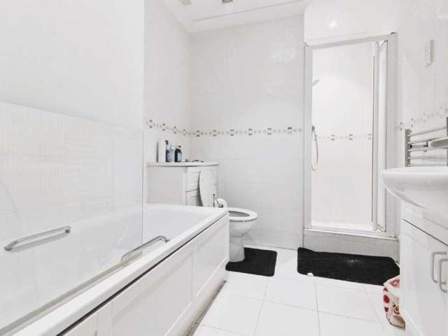 Flat for sale in Bayswater, Greater London