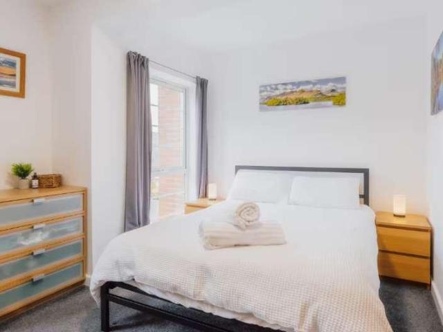 Flat for sale in Black Friars, Old Wharf