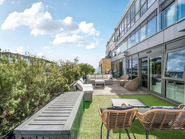 Flat for sale in London Borough of Ealing, Greater London