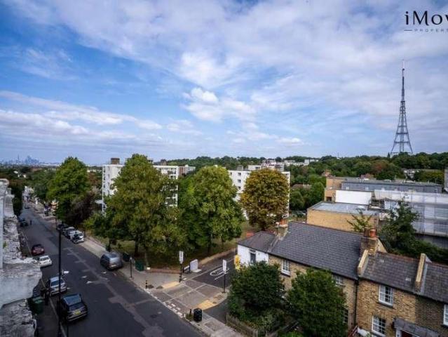 Flat for sale in West Norwood, Greater London