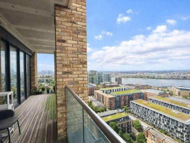 Flat for sale in Glyndon, Greater London