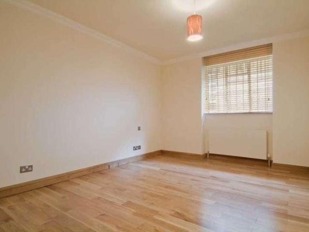 Flat for sale in Marylebone, Greater London
