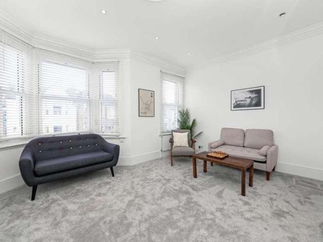 Flat for sale in Penge, Greater London