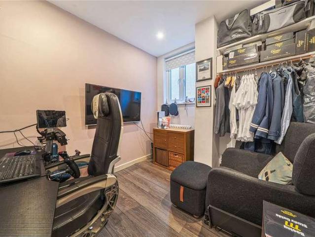 Flat for sale in Brentham Garden Suburb, Greater London