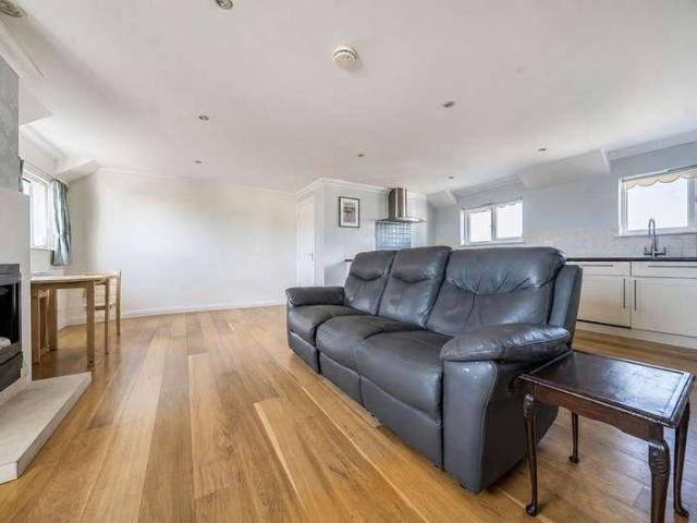 Flat for sale in Bersted, Clapham