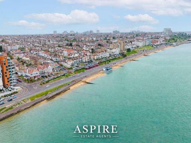 Flat for sale in Leigh on Sea, Southend-on-Sea