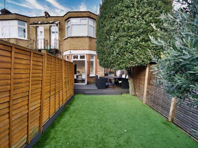 Flat for sale in Palmers Green, Greater London