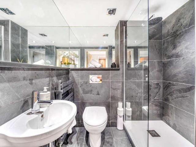 Flat for sale in Cowan Bridge, Bare