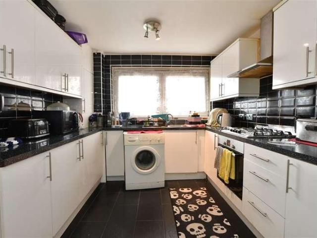 Flat for sale in Silvertown, Greater London