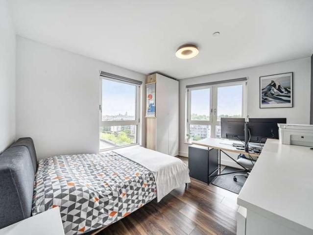 Flat for sale in Highbury, Greater London