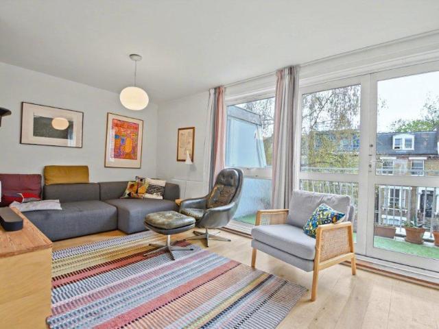 Flat for sale in Gospel Oak, Greater London