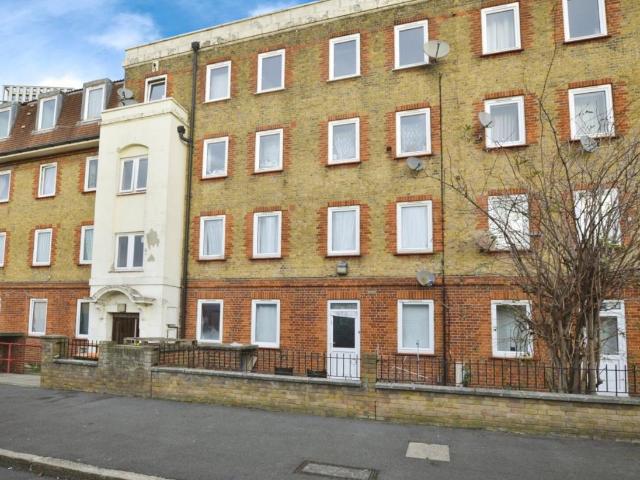 Flat for sale in West Ham, Greater London