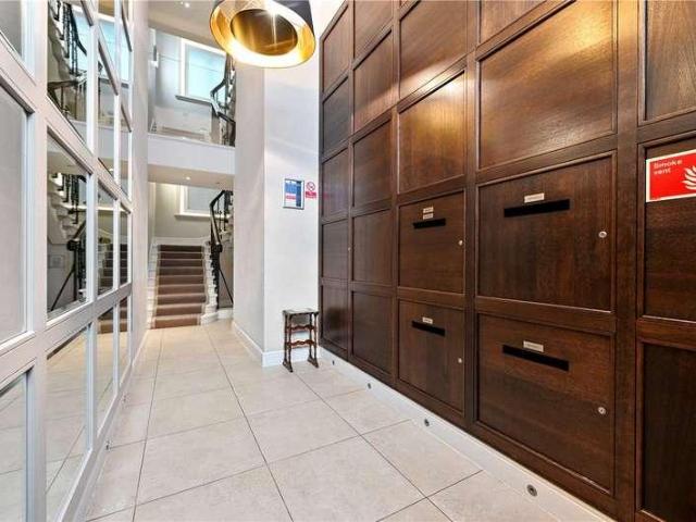 Flat for sale in St Clement Danes, Greater London