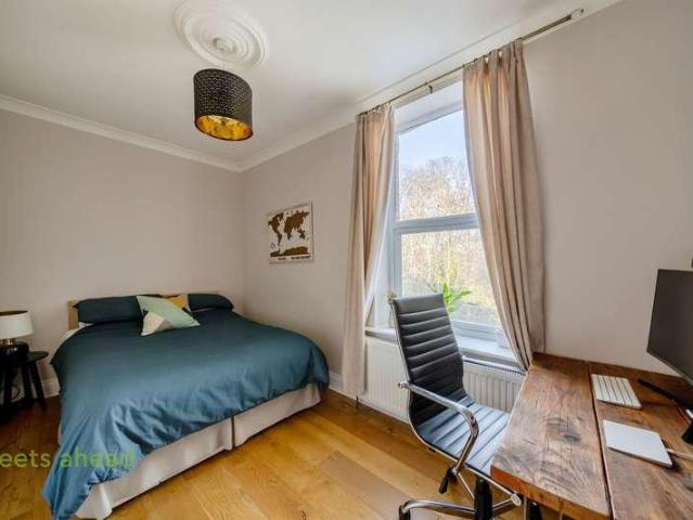 Flat for sale in London Borough of Croydon, South Norwood
