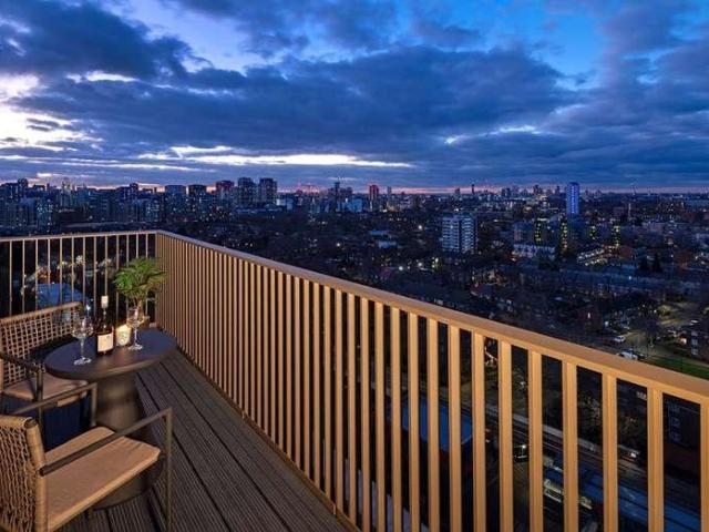Flat for sale in E16, London