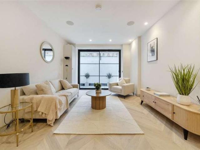 Flat for sale in London Borough of Ealing, Greater London