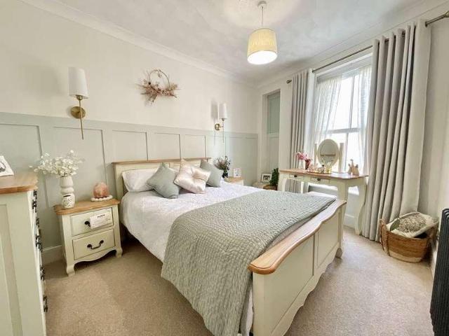 Flat for sale in Llanbadoc, Wales
