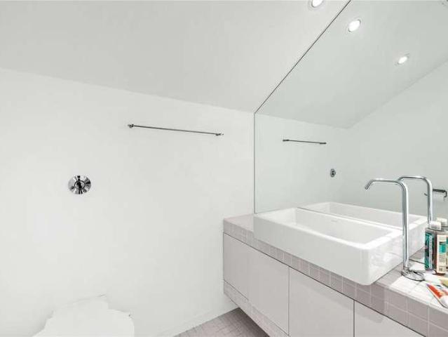 Flat for sale in Hoxton, Greater London