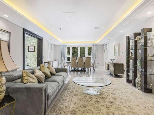 Flat for sale in Hadley Wood, Greater London
