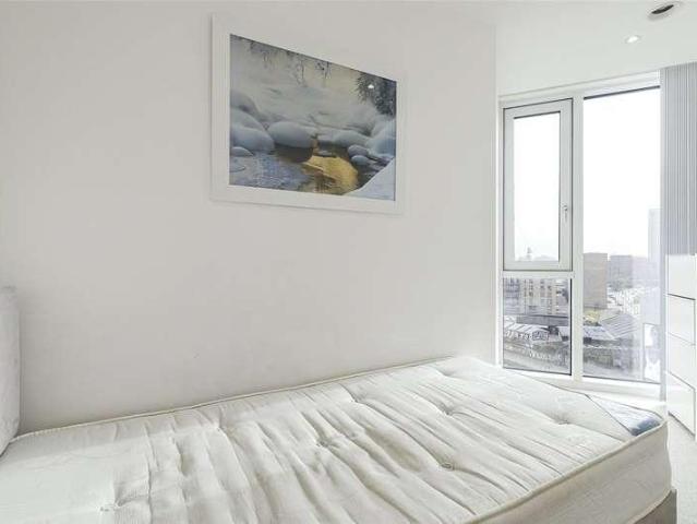 Flat for sale in Stratford Marsh, Greater London