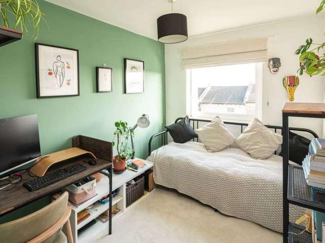 Flat for sale in Camberwell, Greater London