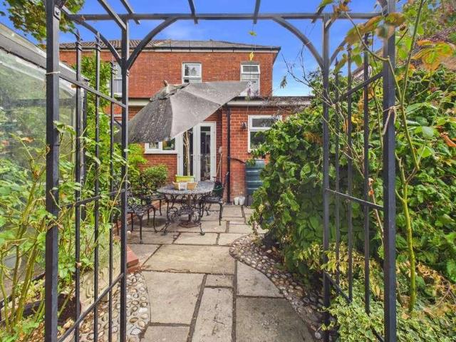 Flat for sale in West Worthing, Worthing