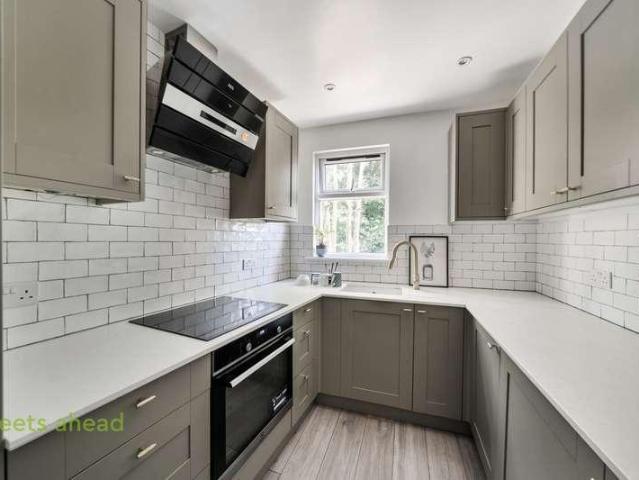 Flat for sale in London Borough of Croydon, Thornton Heath