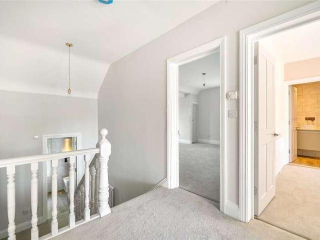 Flat for sale in Surbiton, Greater London