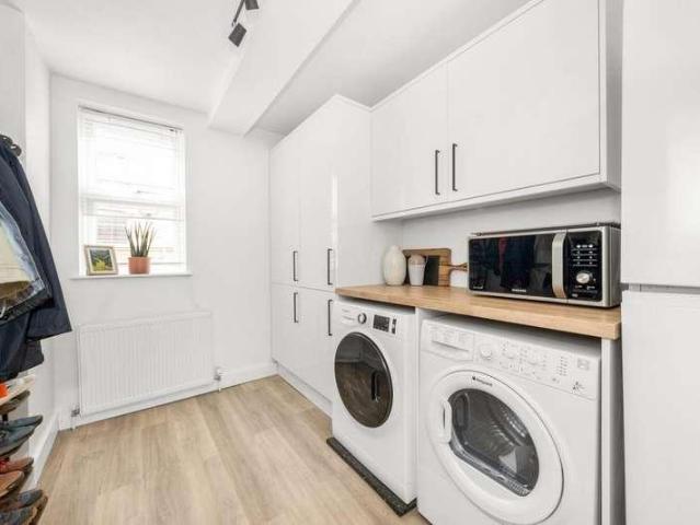 Flat for sale in London Borough of Lewisham, Bell Green