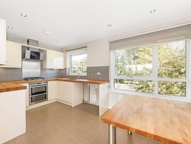 Flat for sale in London Borough of Lewisham, Forest Hill