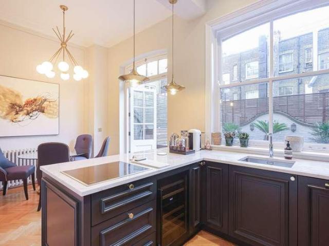 Flat for sale in Covent Garden, Greater London