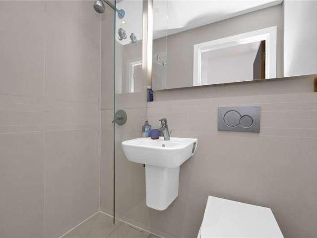 Flat for sale in Ratcliffe, Stepney