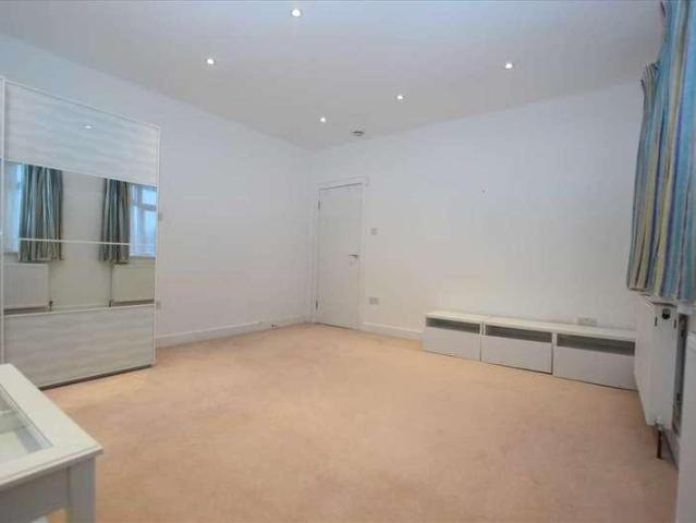 Flat for sale in Edgware, London Borough of Barnet