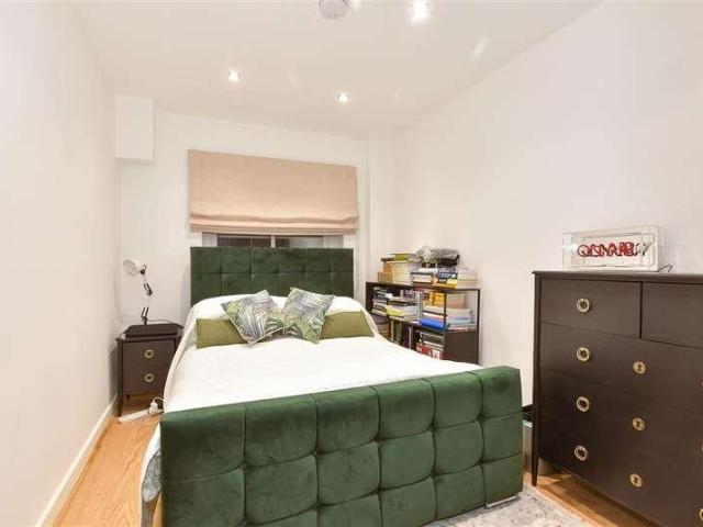 Flat for sale in St. Mildred's, The Bridge