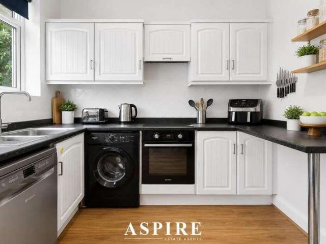 Flat for sale in Alton Barnes, Essex