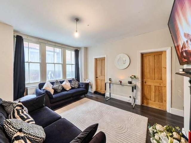 Flat for sale in London Borough of Lewisham, Greater London