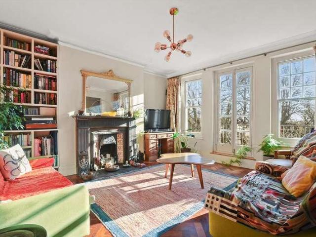 Flat for sale in Dartmouth Park, Greater London